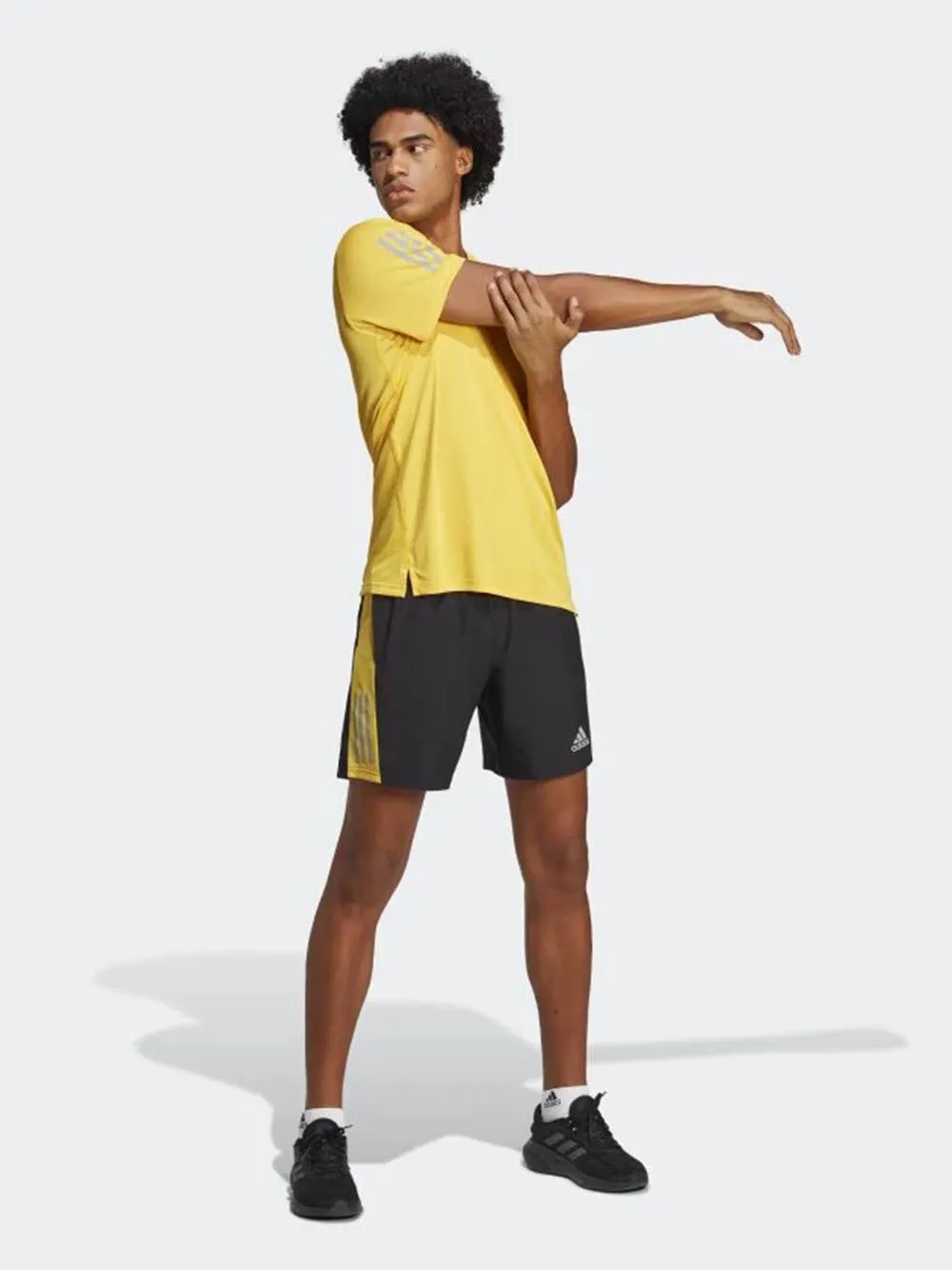 Maglia calcio gialla Adidas da uomo Own the run Art:IC7627