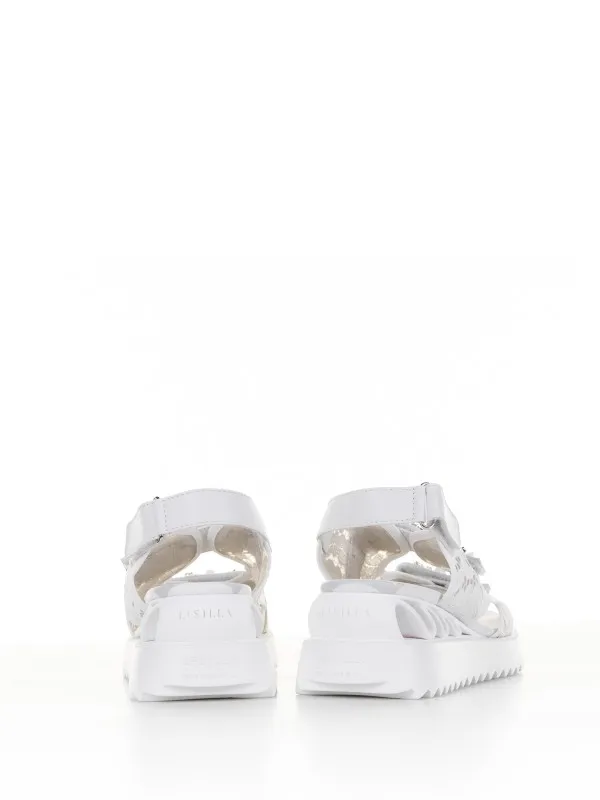 Sandal in white lace and rhinestones